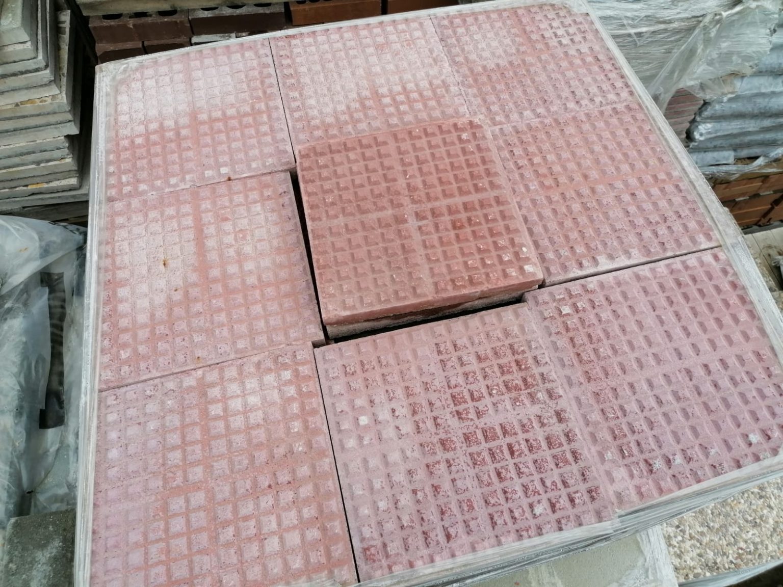 Punta de diamante 30x30 roja y gris - Marfil97sl